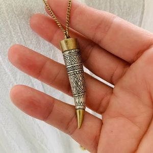 Horn necklace